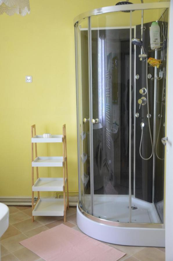 Au Bord De L'Eau Appartement 50 M2 Chambon-sur-Voueize Exteriör bild